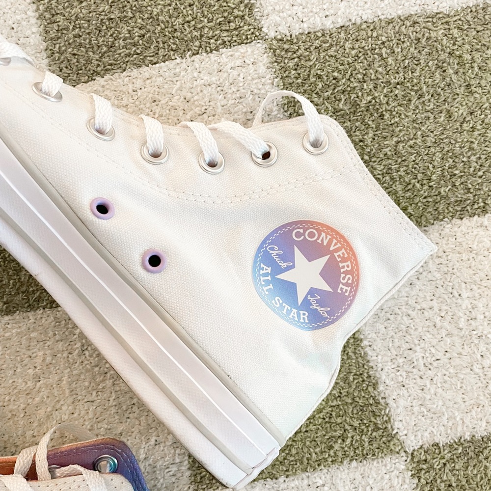 ❗️SOLD ON MERCARI! - White Converse Chuck Taylor All Star - size 8 - Picture 2 of 4